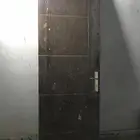 باب خشب وحمام افرنجي