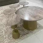 طاولة معها أربعة خدمة