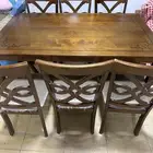 طاولة للبيع ب 6 كراسي جديده