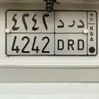 لوحة سيارة على السوم