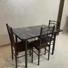 طاولة طعام
