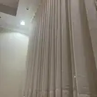 جلسة خشب مع ستارتين