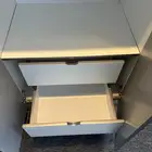 دولاب نظيف للبيع بكامل اغراضه