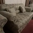 كنب وطاولات للبيع