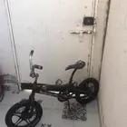 سيكل وسط الكفرات جيديه بس نسمته عشان لي سنه ما استخدمته