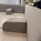 جلسة ارضيه نظيفه زاويتين اللون رصاصي