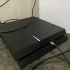 سوني فور ون تيرا مع اغراضه