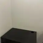 كرسي دوار ومكتب صغير