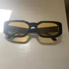 نظارة شمسية جديدة ونظيفة