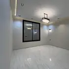 للبيع شقه علويه من 6 غرف وسطح خاص 500 الف وسط الخدمات