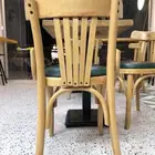 كراسي وطاولات