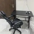للبيع طاوله وكرسي وسماعات