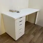 طاولة مكتب