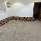 شقق للايجار السنوي بالمندق على الشارع بجوار العثيم(عوائل)