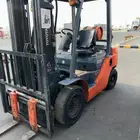 رافعات شوكية ايجار