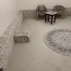 مكيف مع تلفزيون مع فرش ومساند ظهر