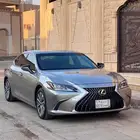 للبيع لكزس نظيف هايبرد 300