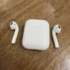 للبيع  سماعات Apple AirPods (الجيل الثاني)