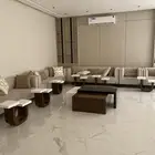يلي. يبي الطاولات جداد توني شاريهن وماتطابقن على الكنب