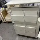 كنب ودرج صغير وسرير اطفال