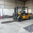 للايجار فوركلفت 5 طن بالاحساء