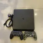 سوني 4 مهكر محمل فيه فوق 100 لعبه ومع يدين