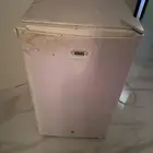 ثلاجه صغيره مستخدمه 13 سنه ممتازه