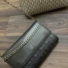 شناط سي اتش وشنطة سوداء