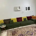 جديد. وشبة نظيف. مريح ف الجلوس