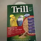 أكل طيور حب