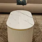 طاولة بتصميم عصري وفخم