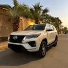 نوع السيارة   تويوتا فورشنر VX1 2023 بنزين الممشى 49 الف