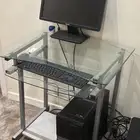مكتب مع كرسي متحرك
