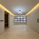 شقق تمليك علوي بسطح خاص جوار نادي ضمك وكبري باحص تشطيبvip
