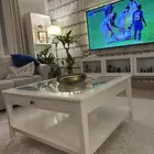 طاولة مربعة الشكل من ايكيا نظيفة جدا