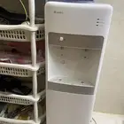 ثلاجة ماء للشرب 100. وشاشة تلفزيون 300