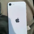 ايفون se نادر نظيف بطارقه 75 ذاكرة 64 جوال وكاله