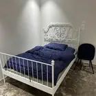 سرير ايكيا ودلاب ملابس وتسريحه ومكيف