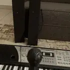بيانو اصليه مع مايك وسماعتين بلوتوث سامسونج مع اغراضها بس