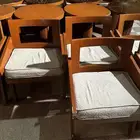 كراسي وطاولات