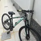 الدراجة هي دراجة جبلية (Mountain Bike) من ماركة Betta موديل