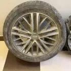 يوجد 2 جنوط ازيرا فل. كامل بحالة. جيدة واحد صدر مكينة