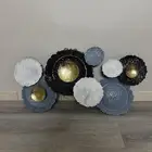 منظر رمادي وابيض وذهبي