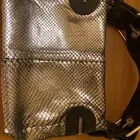 شنطة اصليه مستخدمه من ماركة Chloe الجاد والي يبغى يشتريها
