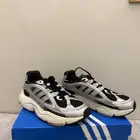 للبيع حذاء رياضي