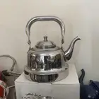 أبريق ستيل ثقيل بقاعدة عريضة وثقيلة طراز قديم