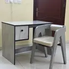 مكتب وكرسي