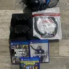 سوني فور سلم معه جميع اغراضه