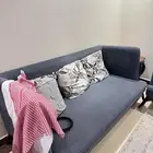 مجلس كامل كنب للبيع جديد نظيف مع جميع اغراضه بيع مستعجل