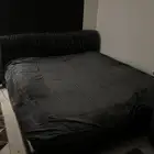سرير كبير جدا